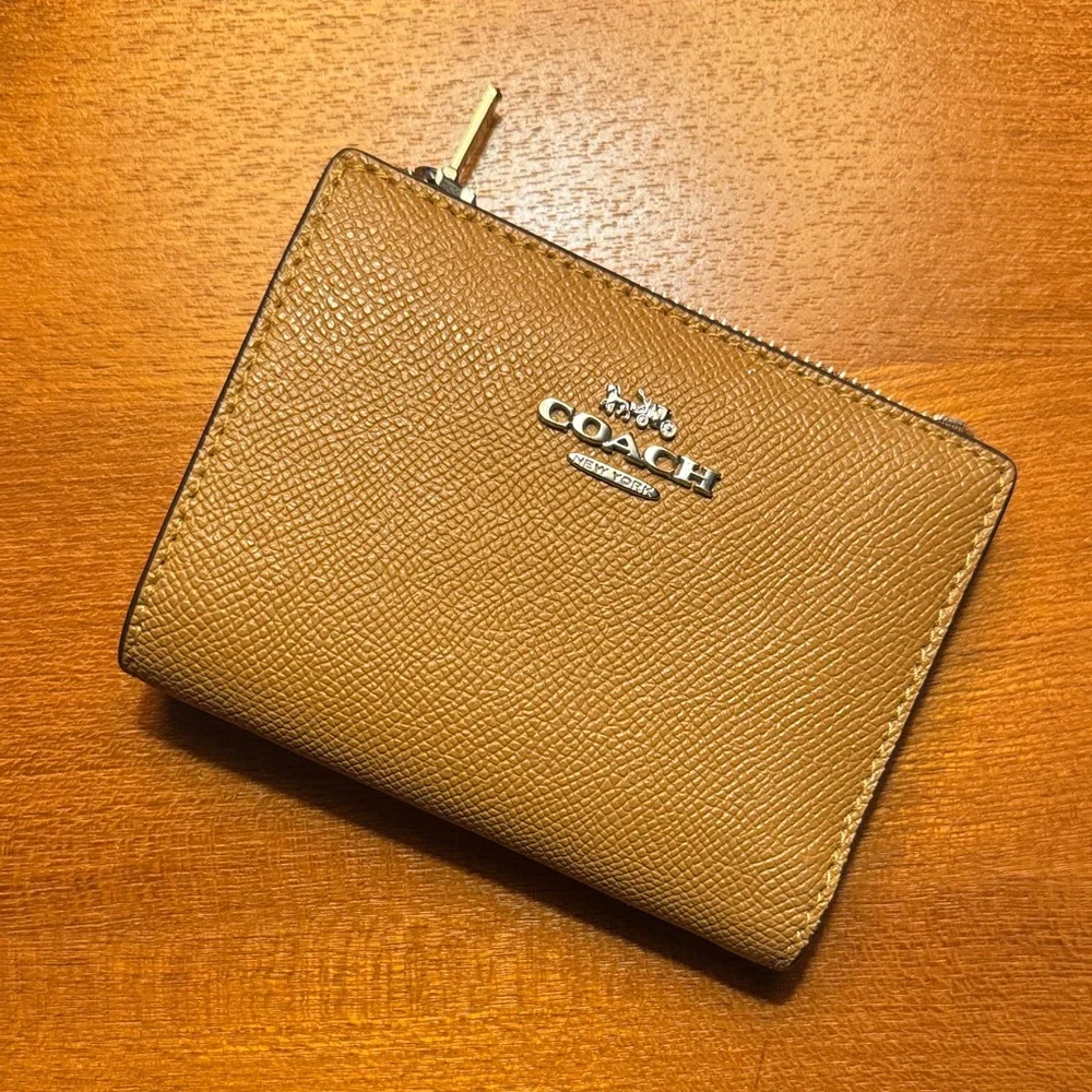 Coach Leather Compact Bifold Wallet - Picture 1 of 4